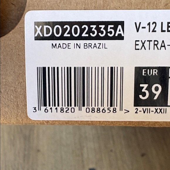 NEW Veja Women’s White Leather V-12 Sneakers with Beige Suede Accents - Picture 10 of 10